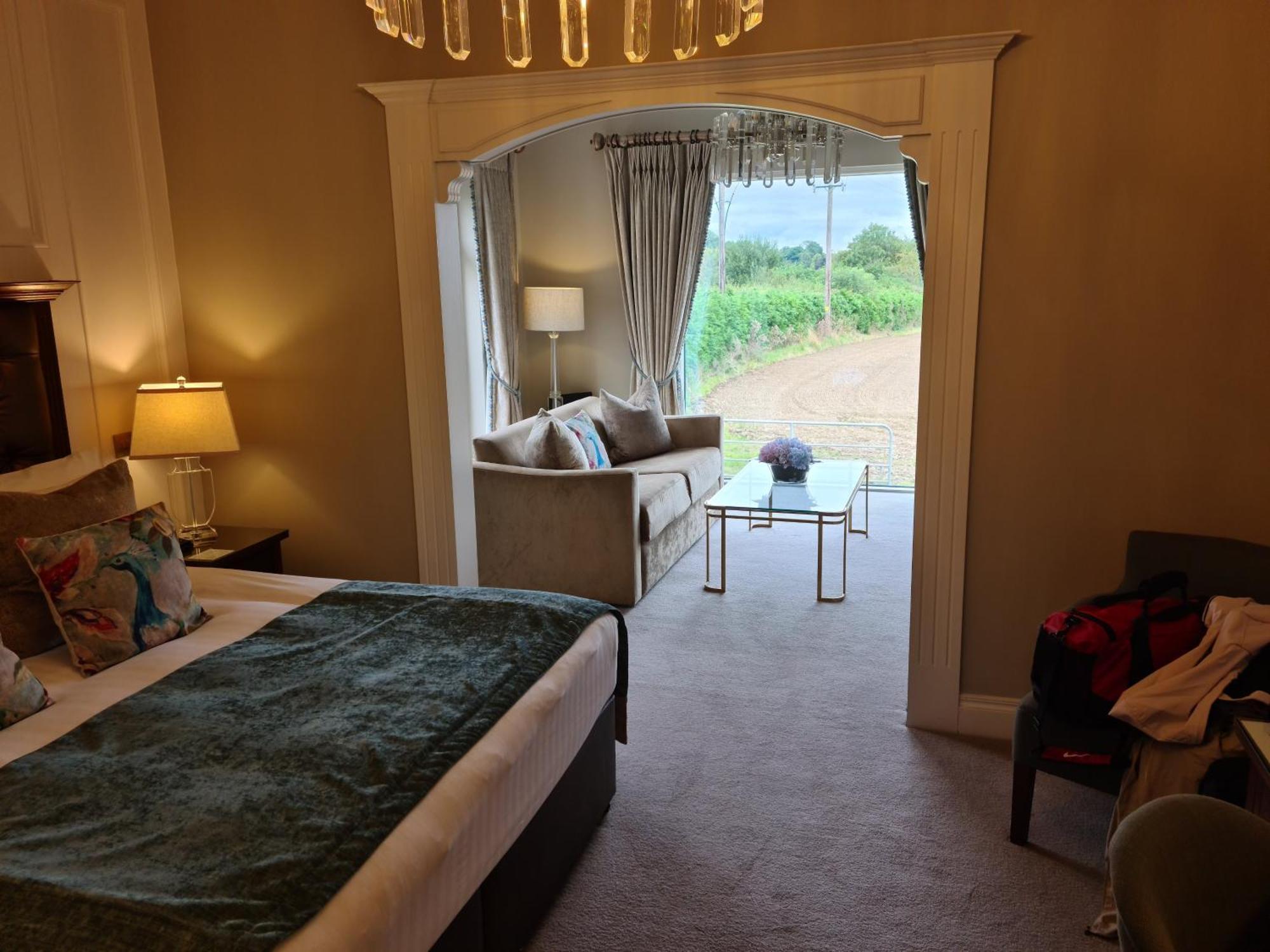 את'י Clanard Court Hotel מראה חיצוני תמונה